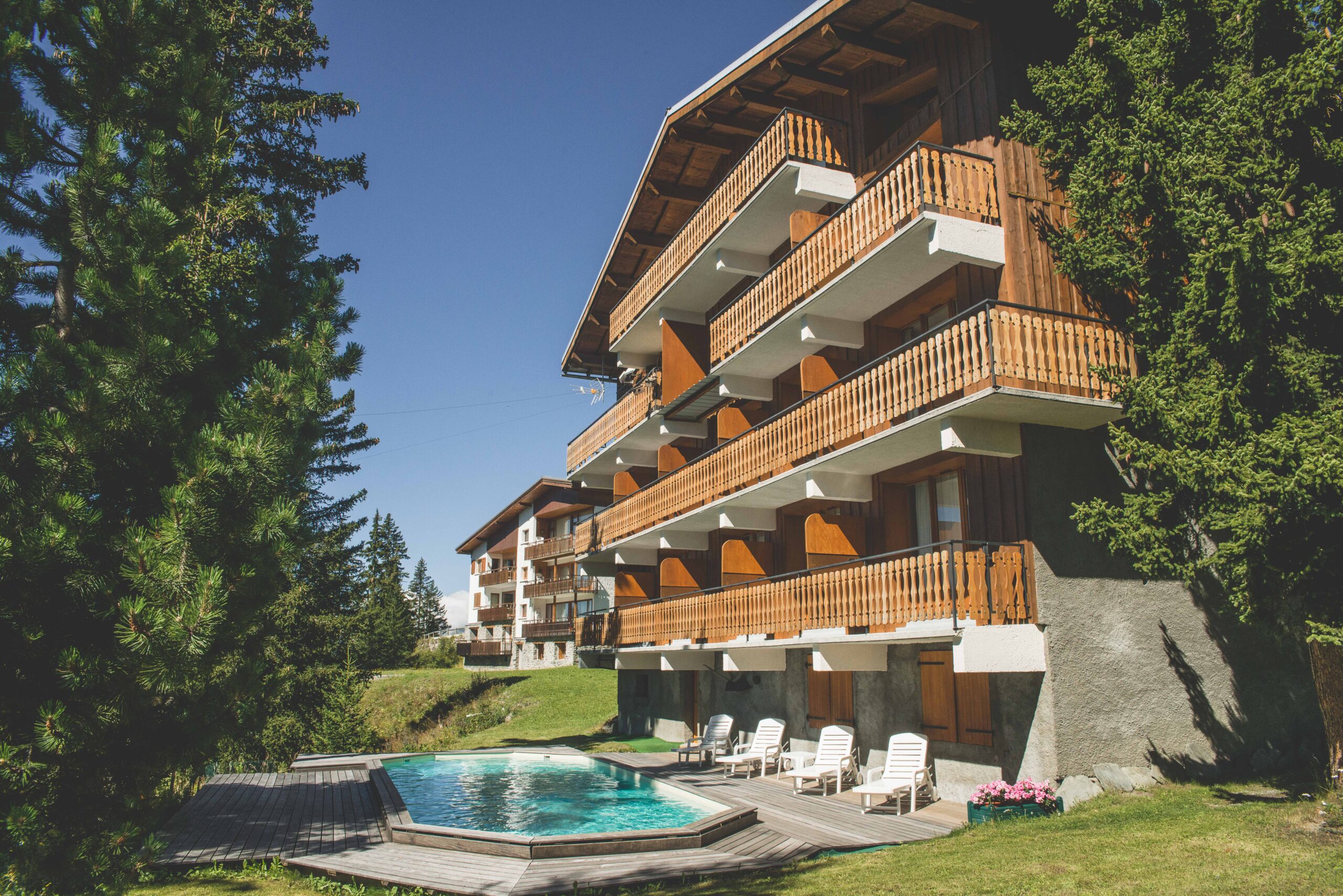 Proche de toutes commodités, le chalet “Les Clarines” est idéal pour vos vacances dans une environnement reposant