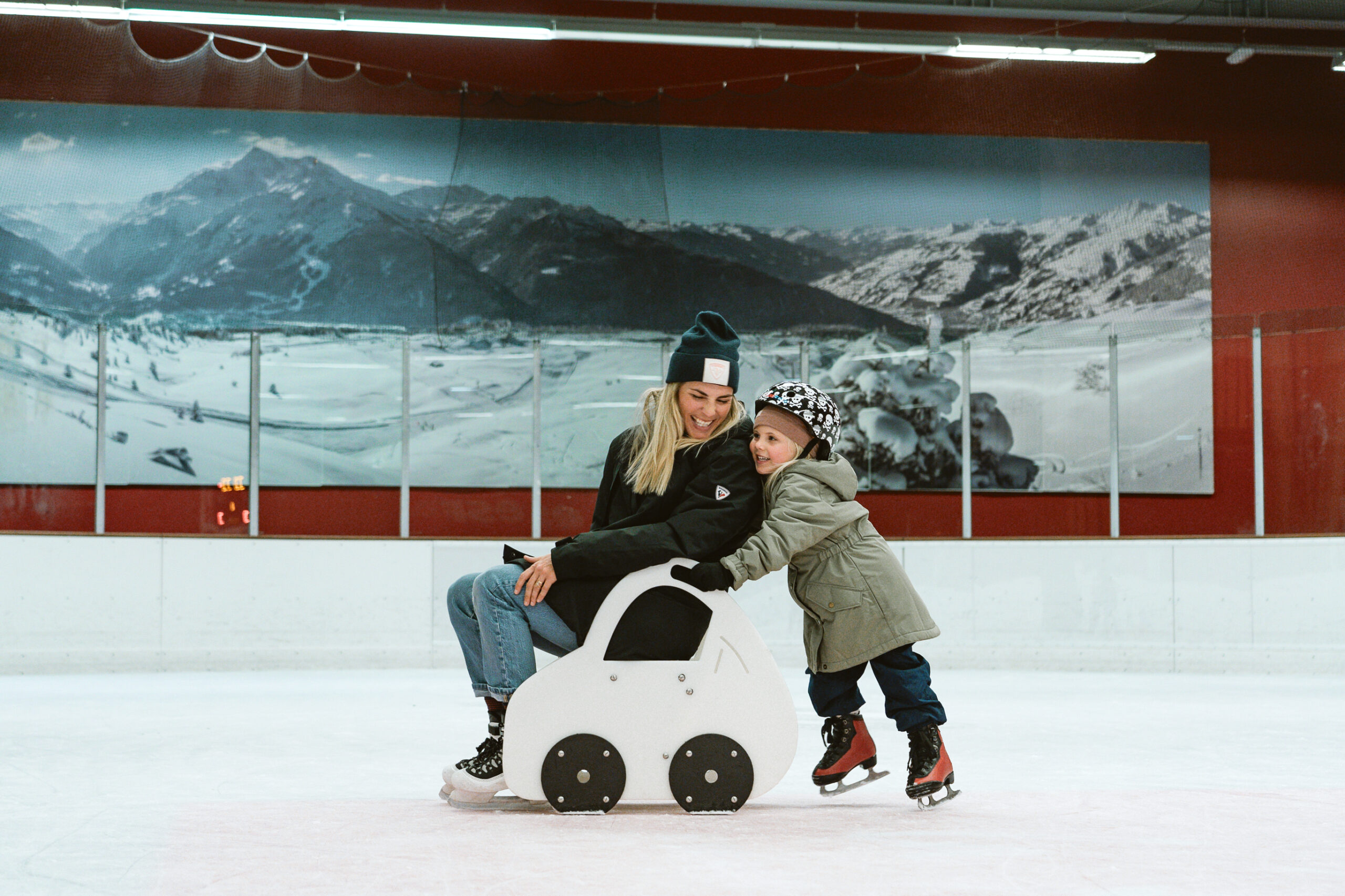 Séance de patinoire en famille